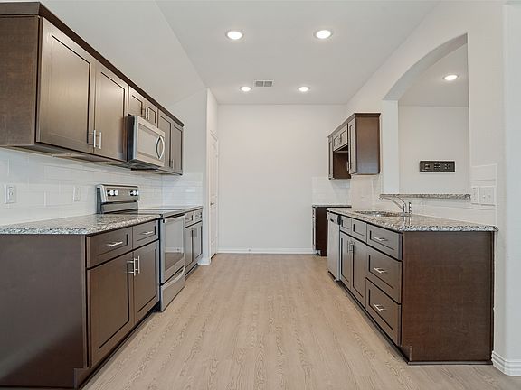 5th image of 2009 Yale St