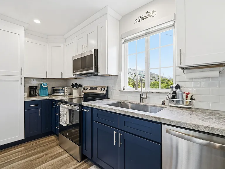 1668 Belford Ave — Photo 12