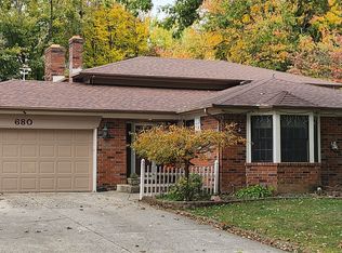 680 Hillcrest Dr, Greenwood, IN 46142