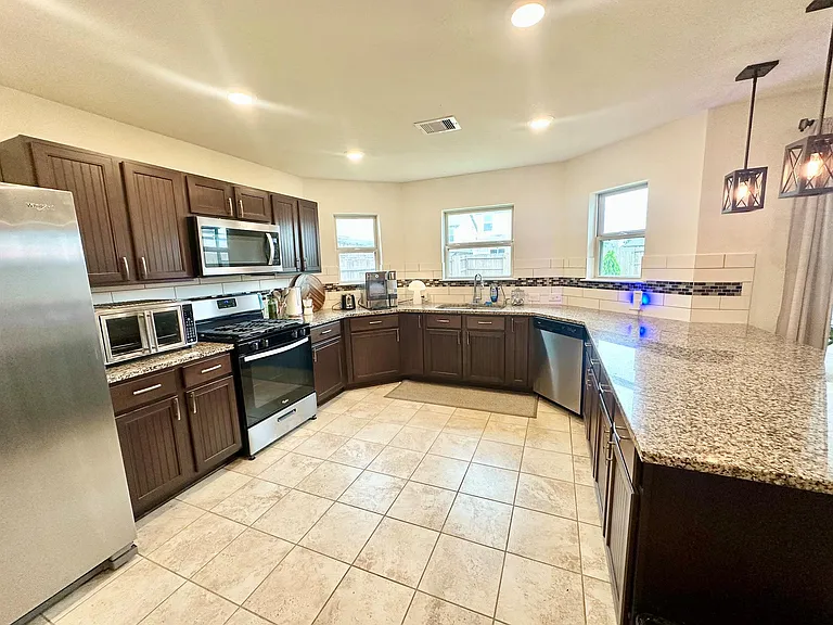 25323 Queens Causeway Ln — Photo 6