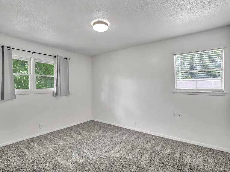 1403 Fairfield Dr #B — Photo 7