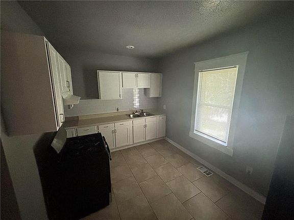 5th image of 1014 Agnes Ave