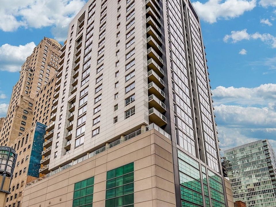 1st image of 160 E Illinois St #17