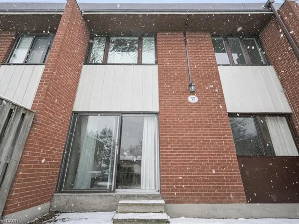 1230 Gripsholm Rd #17, Mississauga, ON L4Y 2G9
