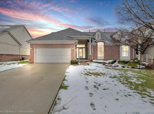 28167 Belmonte Dr, New Hudson, MI 48165