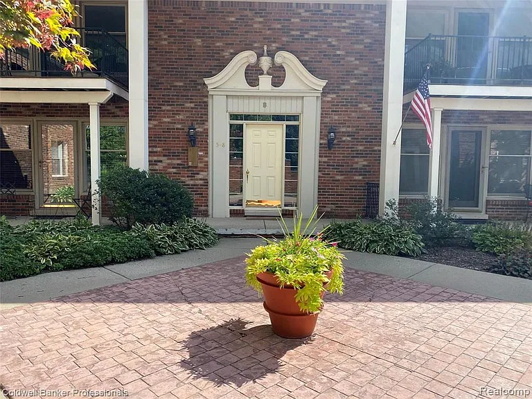 885 N Old Woodward Ave #15 — Photo 5