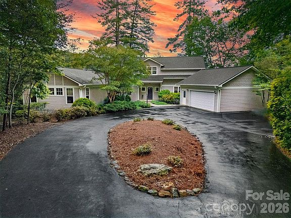 3rd image of 719 Deerlake Rd