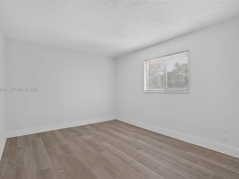 615 NE 26th St #7 — Photo 8