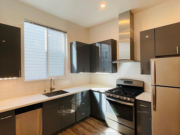 3rd image of 3415 Mission St