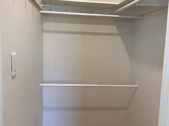 5th image of 1006 1/2 E Chevy Chase Dr #10117508