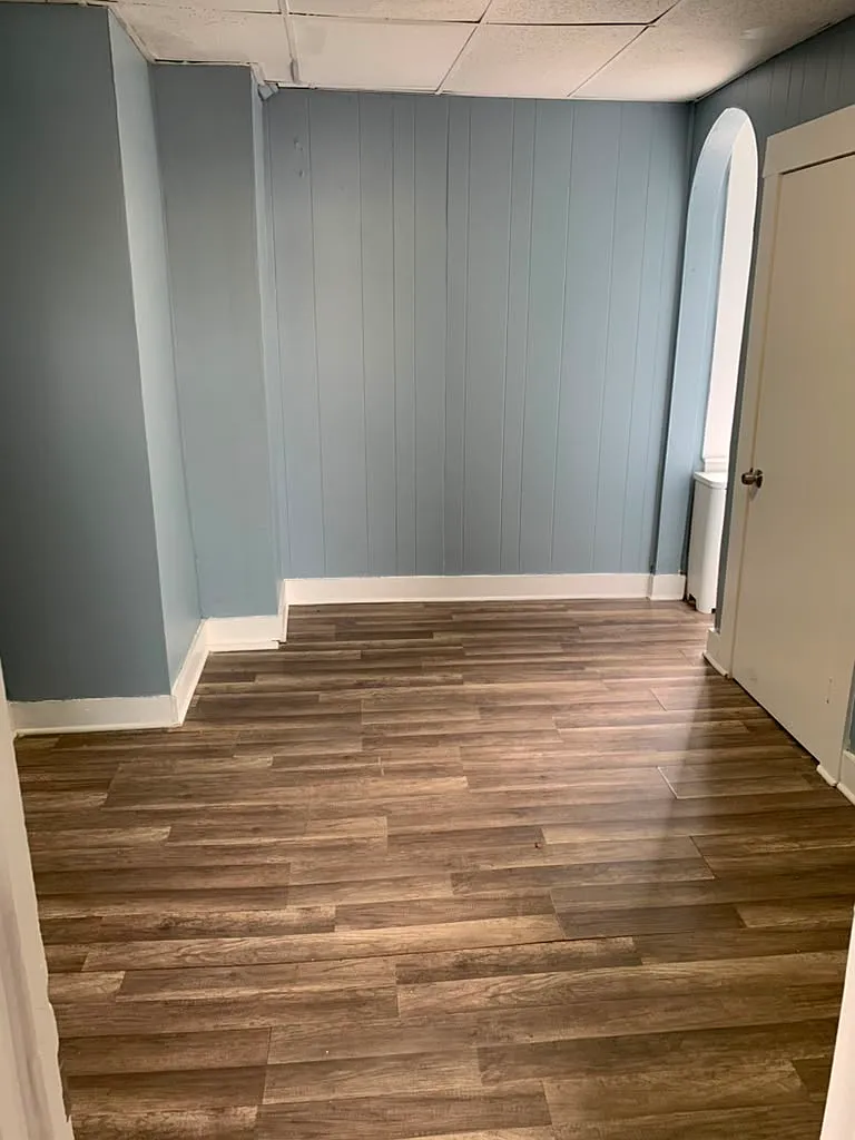 4 bed, 1.5 bath, 1000 sqft, $2,500 — Photo 2