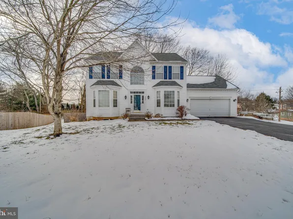 300 Kimberwicke Dr N, Charles Town, WV 25414