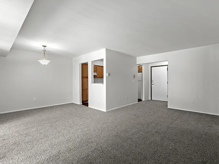 Willow Tree Apartments — Photo 38