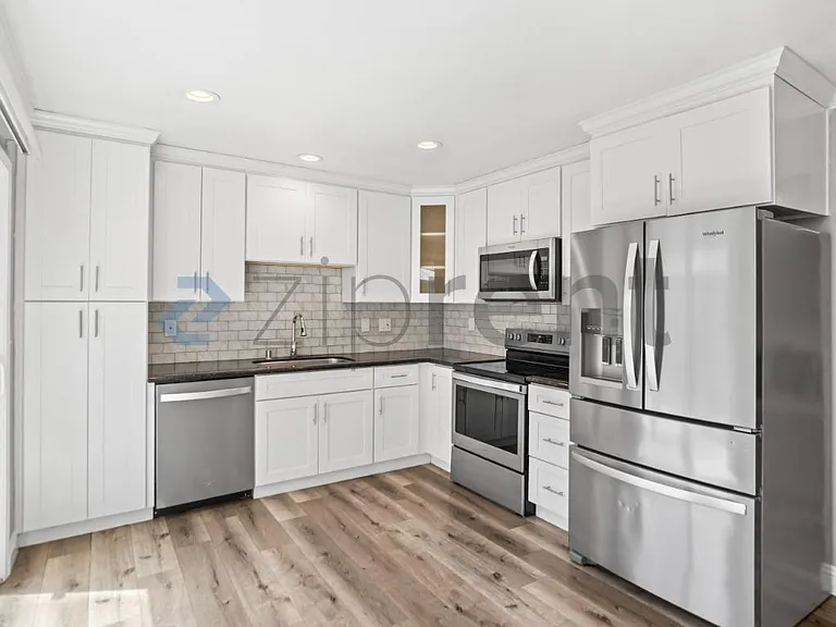 1427 Flickinger Ave — Photo 10