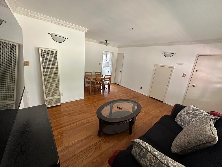 626 VETERAN AVE, Unit B, Westwood, CA 90024 - Living Room w/ A/C