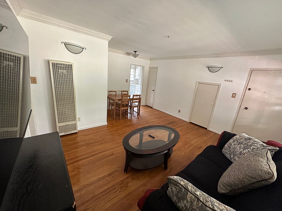 626 VETERAN AVE, Unit B, Westwood, CA 90024 - Living Room w/ A/C