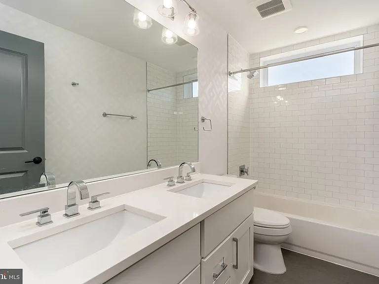 811 Upshur St NW #Penthouse 10 — Photo 30