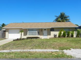 8713 SE Sandridge Ave, Hobe Sound, FL 33455