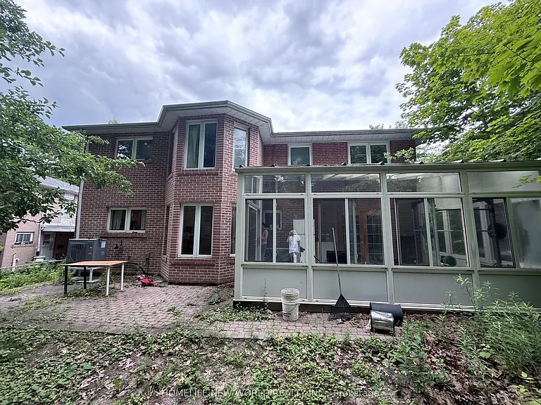 63 Lehar Cres — Photo 15