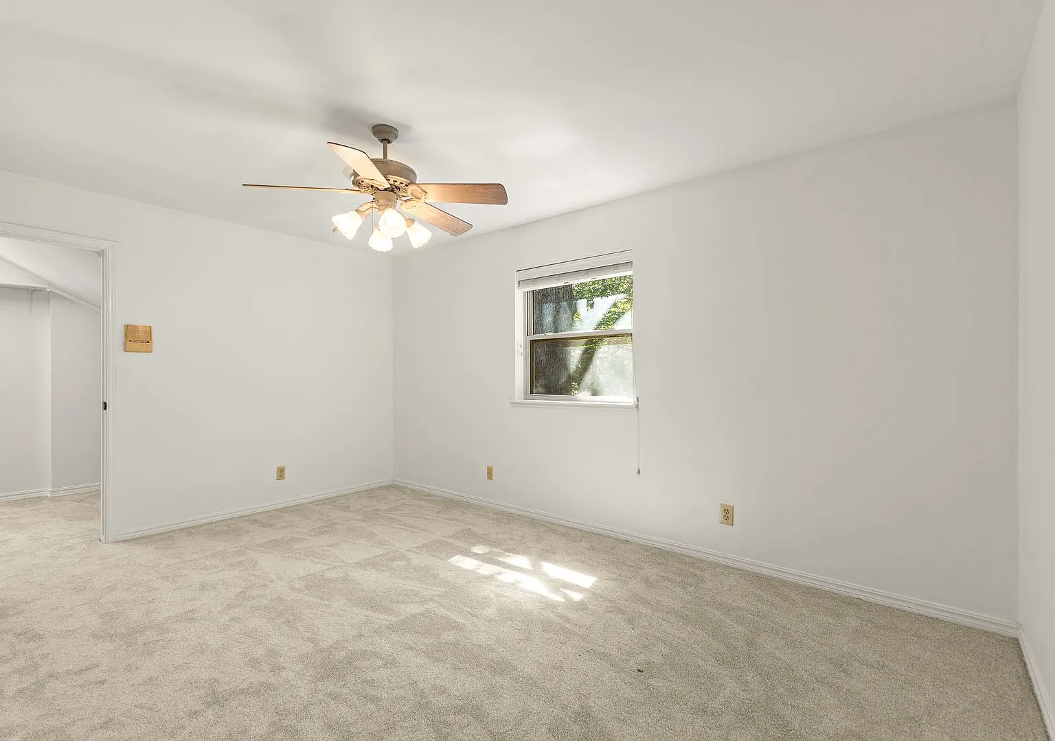 4 Bedroom Home with Bonus Space, 2 Car Garage & Large Yard — Photo 4