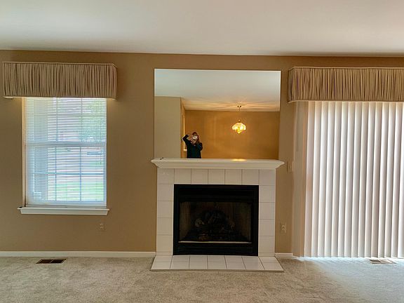 4th image of 182 Barrington Cir #1