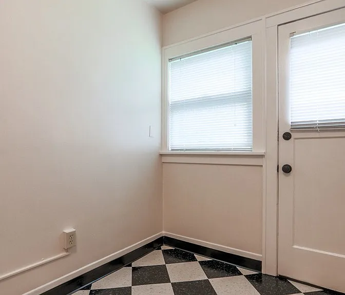 2310 NE Weidler St — Photo 16