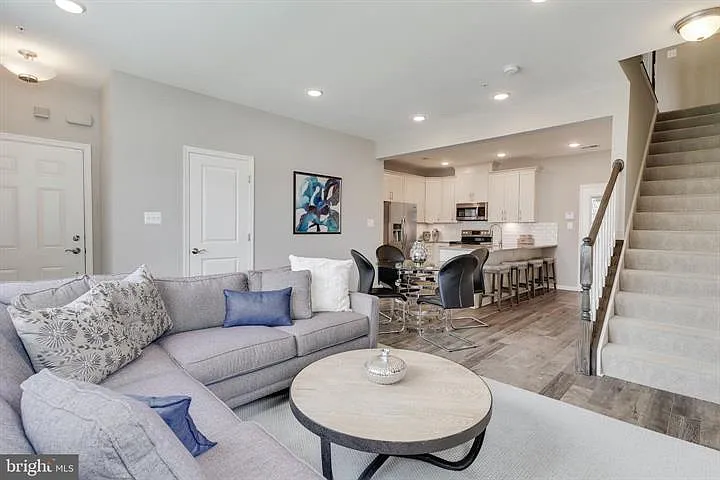 9703 Tealbriar Dr — Photo 5