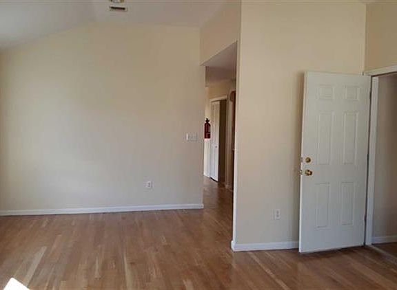 2nd image of 609 W Side Ave