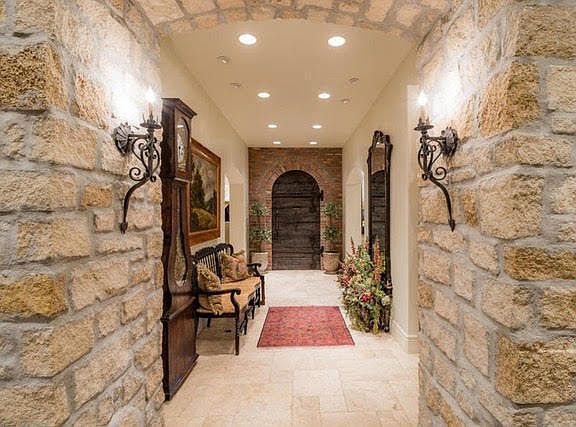 4th image of 250 N Legrande Cir #6