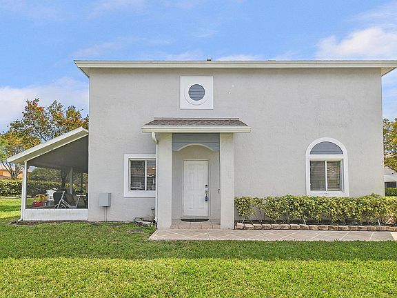 3rd image of 1352 SW 47th Avenue