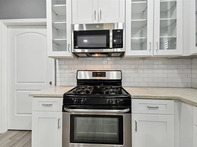 6810 N Navin Ave — Photo 58