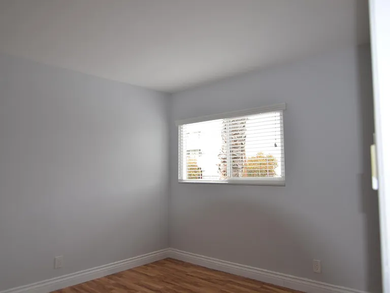 3773 S Barrington Ave #7 — Photo 12