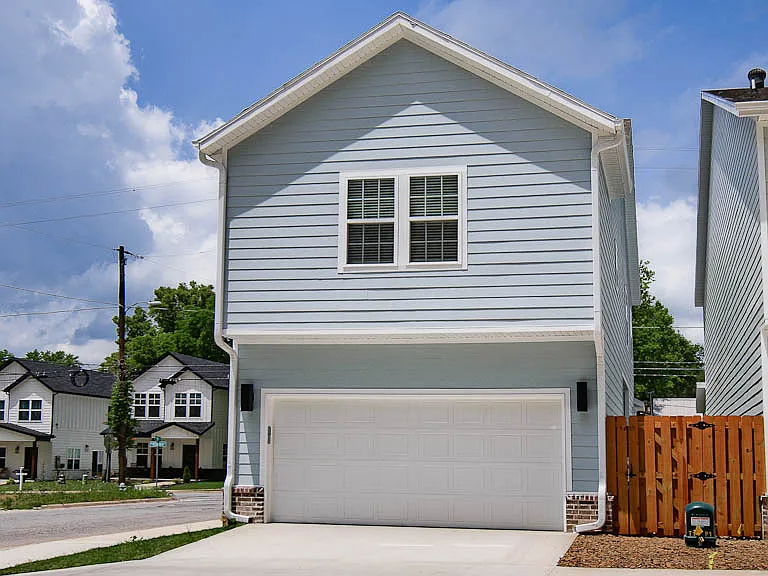 510 W Persimmon St — Photo 2