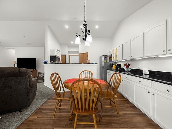 3rd image of 1623 Cadillac Cir