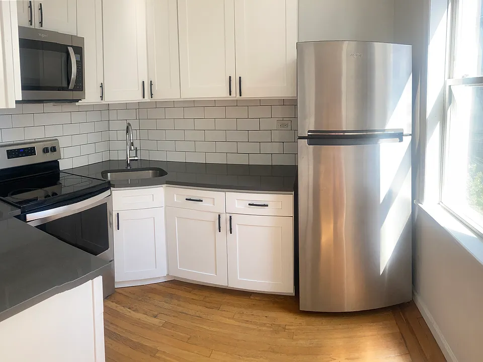 150 Conselyea St #3
