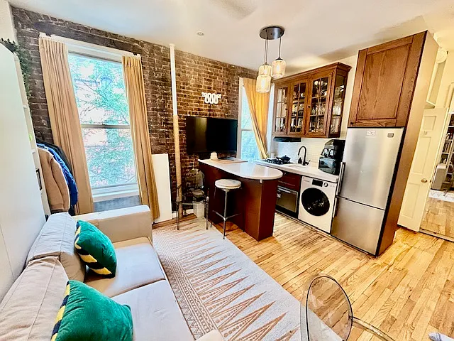 304 W 10th St #2B — Photo 6