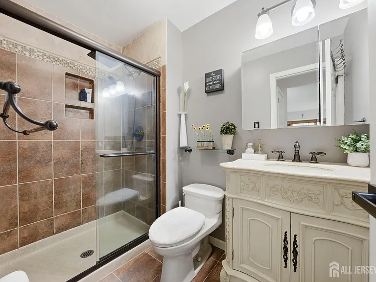 3 Dorchester Dr — Photo 49
