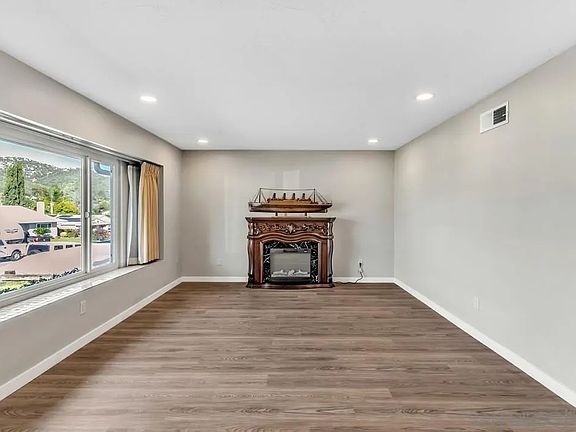 5th image of 10143 Maple Tree Rd