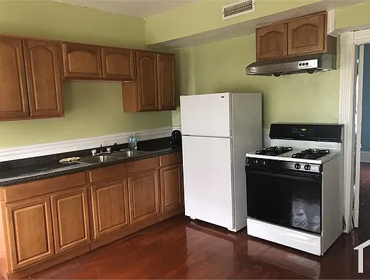 3 bed, 1200 sqft, $3,500 — Photo 4