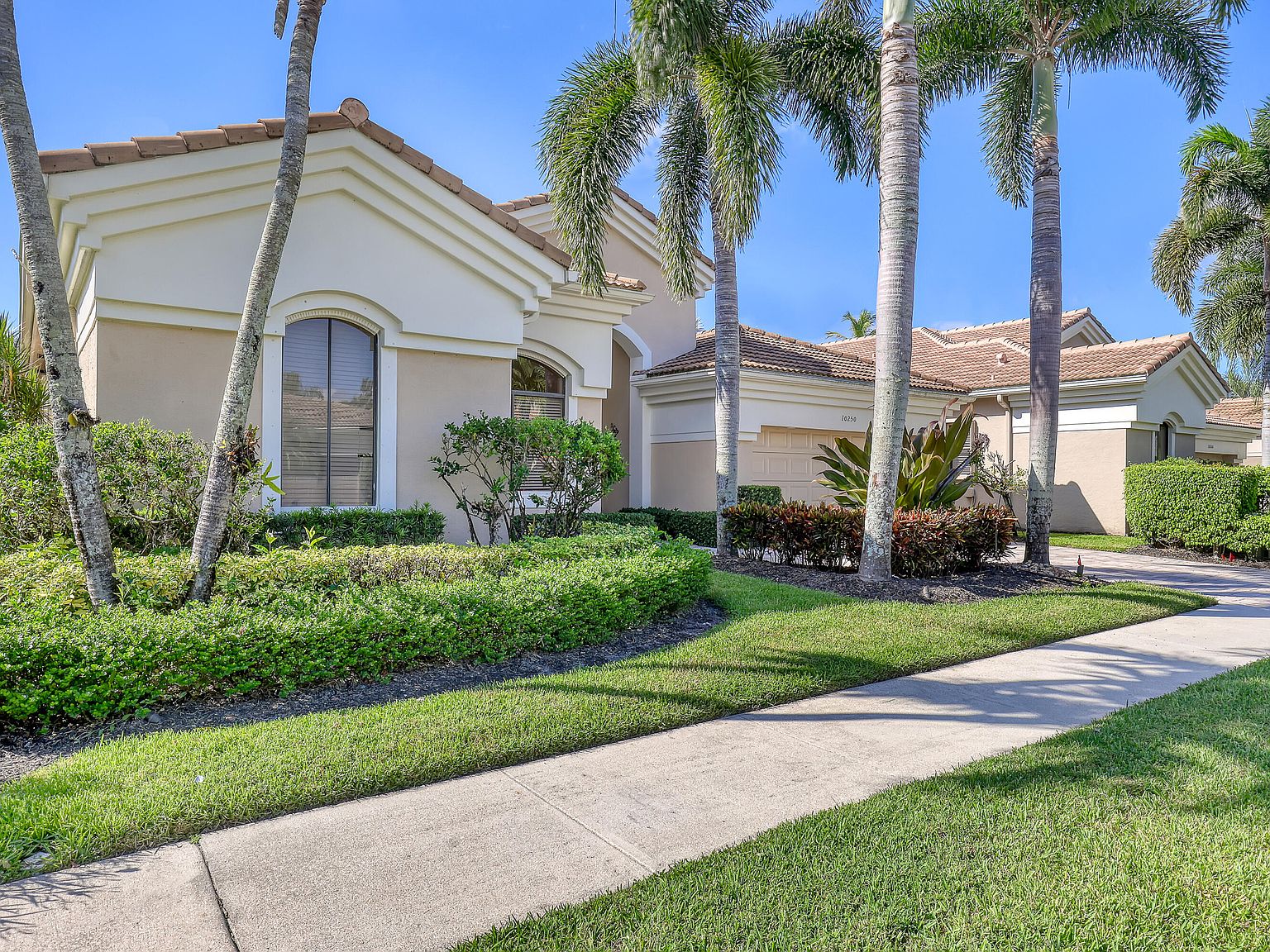 10250 Blue Heron Point