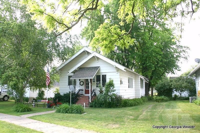 1st image of 127 W 1st St
