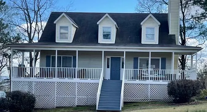 2405 Jamestown Dr
