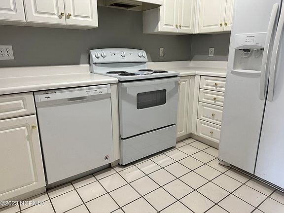 5th image of 113 E Breezewood Dr