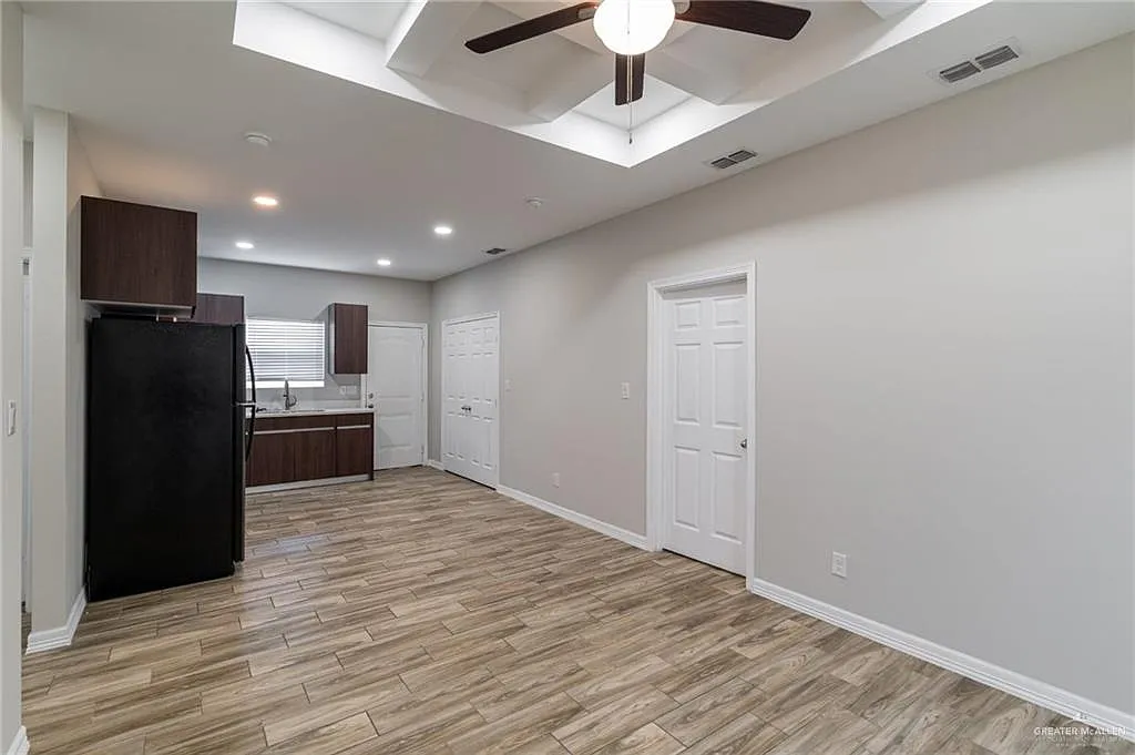3 bed, 2.0 bath, 994 sqft, $1,200 — Photo 4