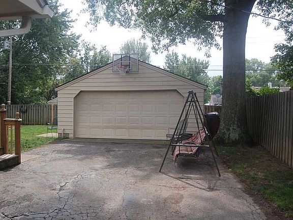 3rd image of 1401 Hamilton Dr