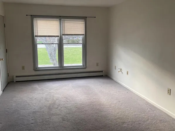 148 Fifth St, 148 5th St #4, Bangor, ME 04401