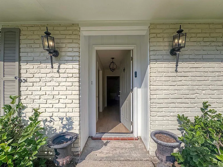 4941 Pine Hill Dr — Photo 2