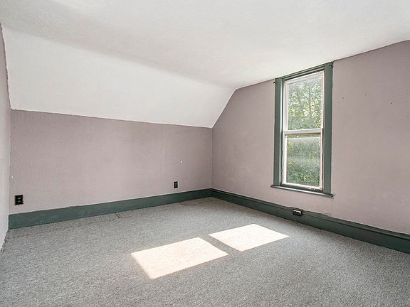 3rd image of 411 W Wilden Ave