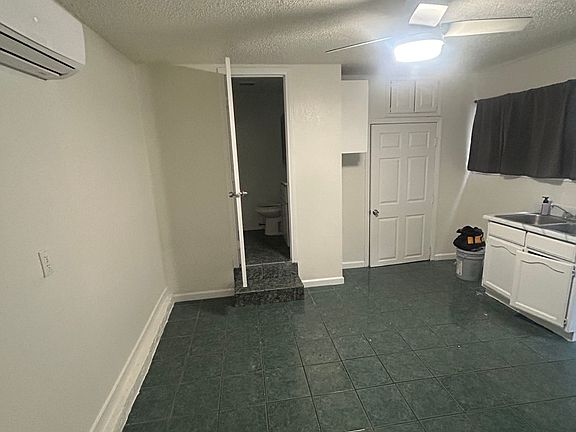3rd image of 6722 Holmes Ave
