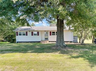 422 Ararat Rd, Pilot Mtn, NC 27041